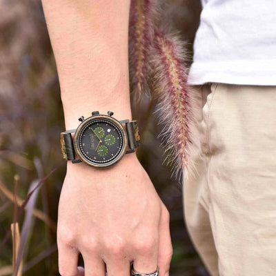 Model wearing a Hunter wooden mens watch 