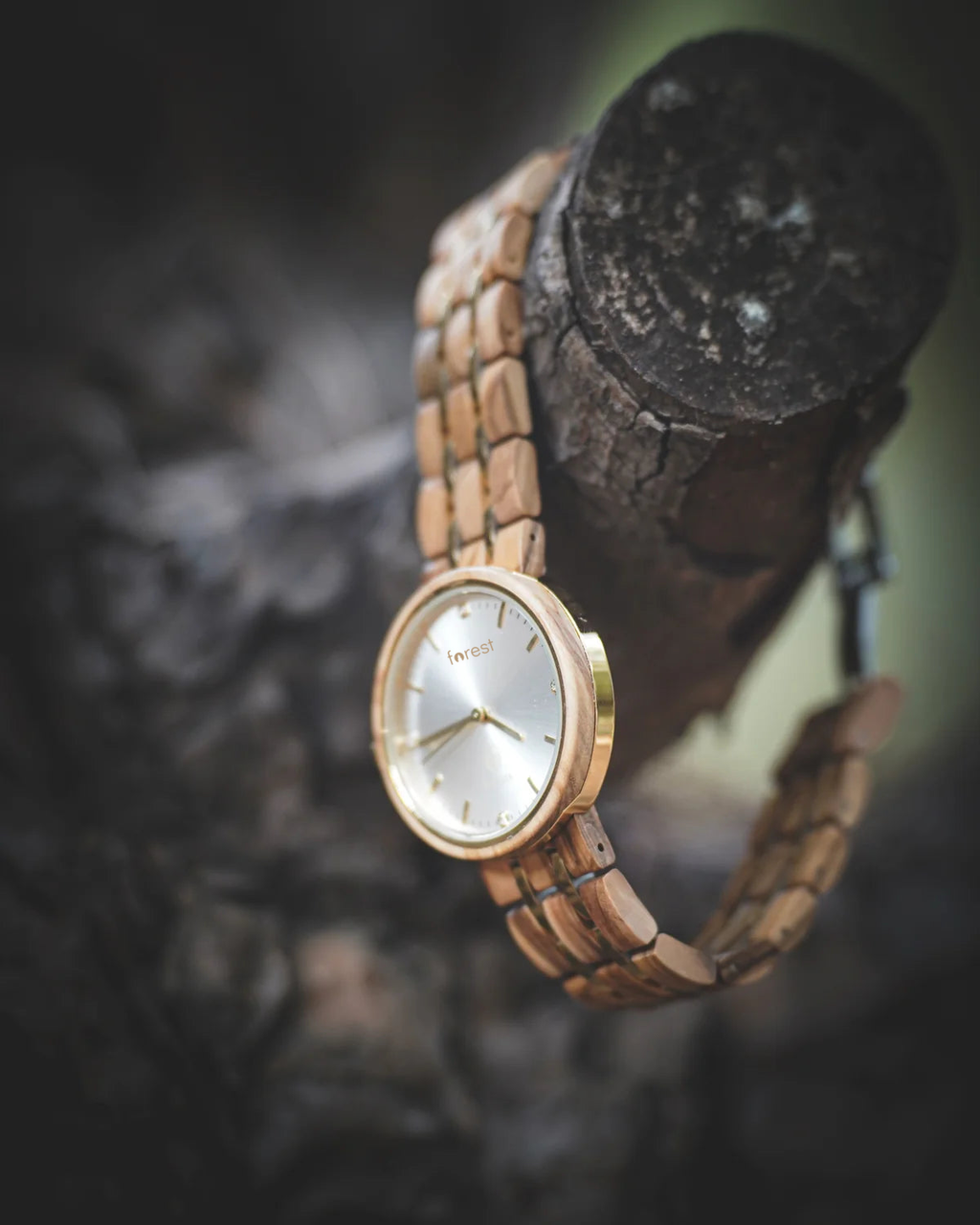 Back of the Victoria women's olivewood wooden watch, engraving area