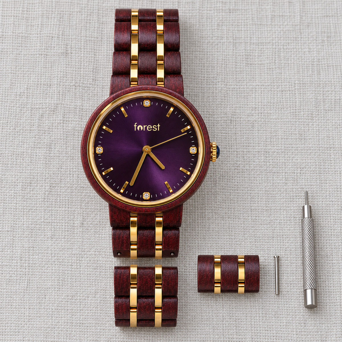 Bracelet de la montre Royal avec un maillon retiré, sa goupille et l’outil de réglage